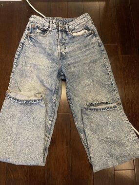 H&M Light Wash Jeans with 3-Button Closure